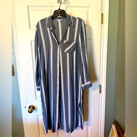 Express button down shirt dress. Size M - Picture 2 of 5